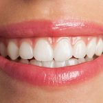 Skaling i piaskowanie zębów - jak często je wykonywać?